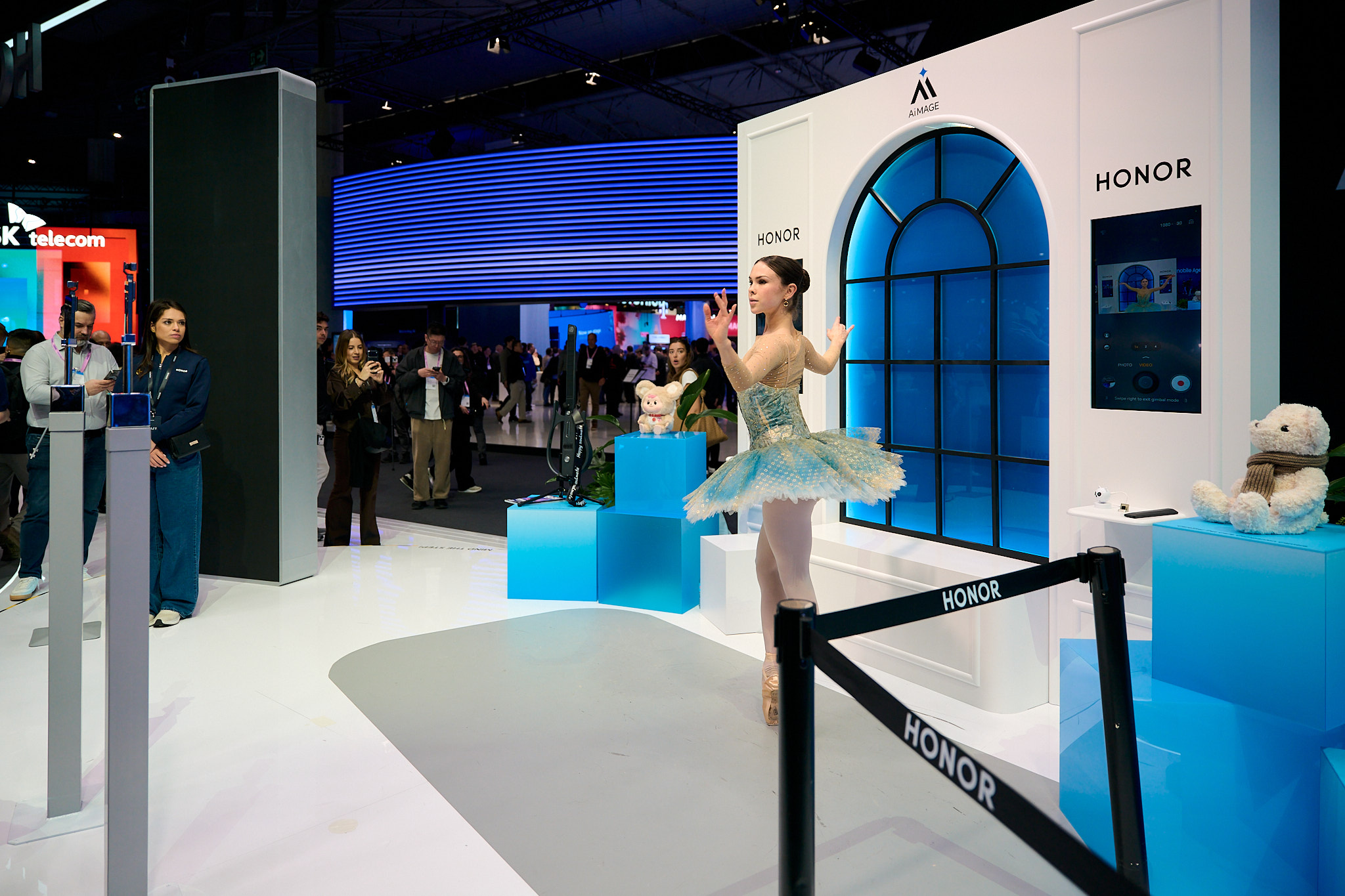 Ballerina performing at honor booth mwc barcelona