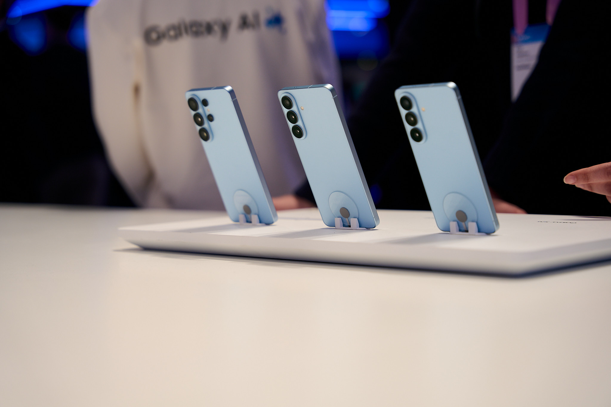 Samsung galaxy ai smartphones displayed at mwc exhibition